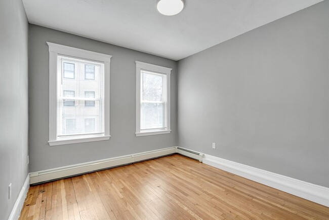 Building Photo - 142 Sutherland Rd