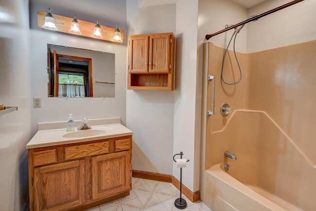 Building Photo - 57 Fawn Dr