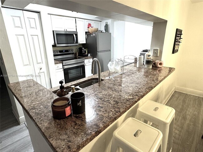 Building Photo - 17125 N Bay Rd