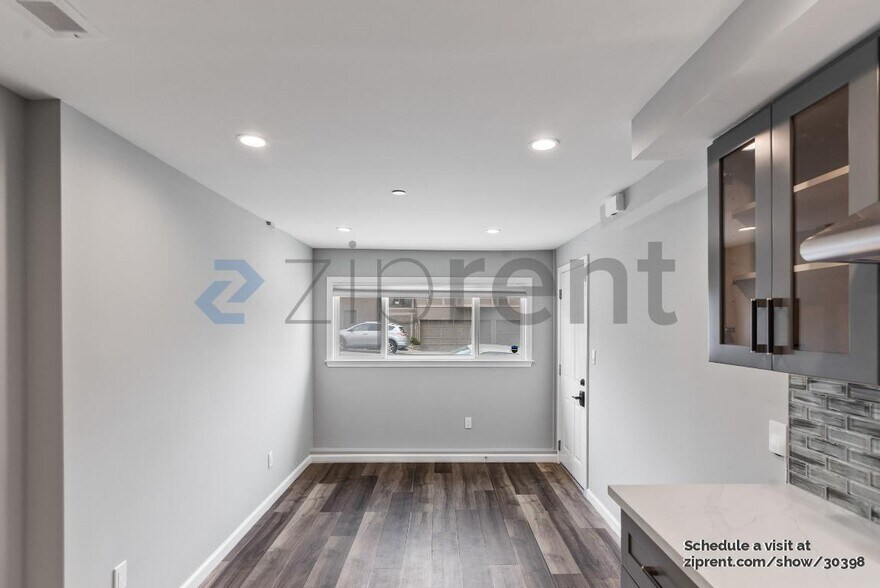 Building Photo - Unit A