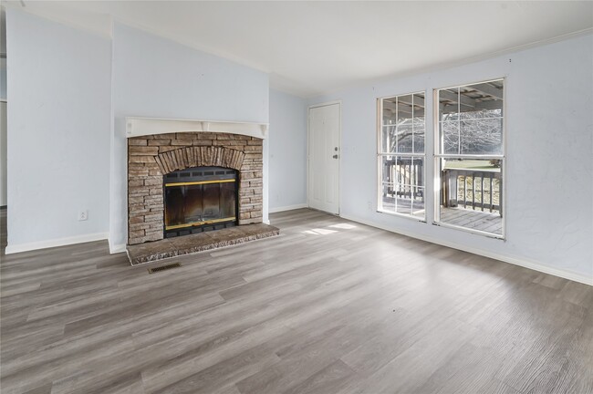 Building Photo - 16461 Hill Country Dr