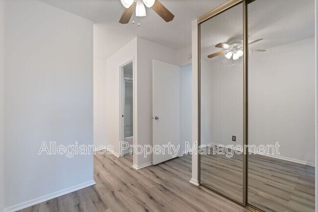 Building Photo - 309 Yoakum Pkwy