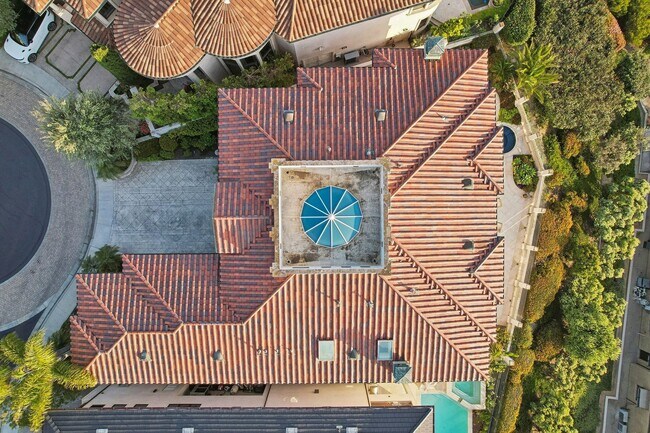 Building Photo - OCEAN VIEW CUSTOM BUILT LUXURY ESTATE