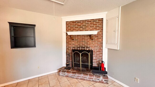 Building Photo - Charming 2 Bedroom, 1 Bathroom Home in Deltona!!