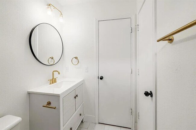 Building Photo - 16816 Jaron Dr