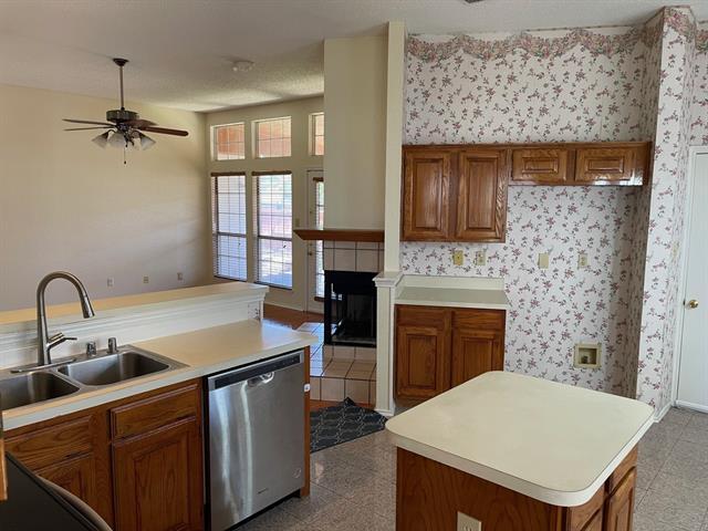 Building Photo - 1520 Mission Ridge Trail