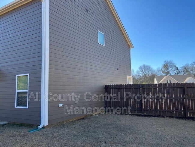 Building Photo - 22730 Duffee Ln