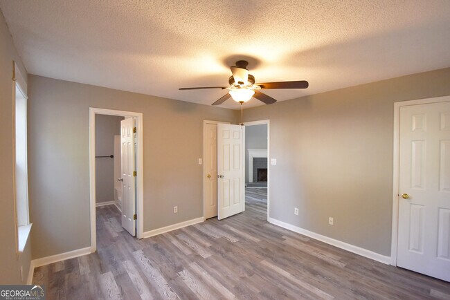 Building Photo - 700 S Fairfield Dr