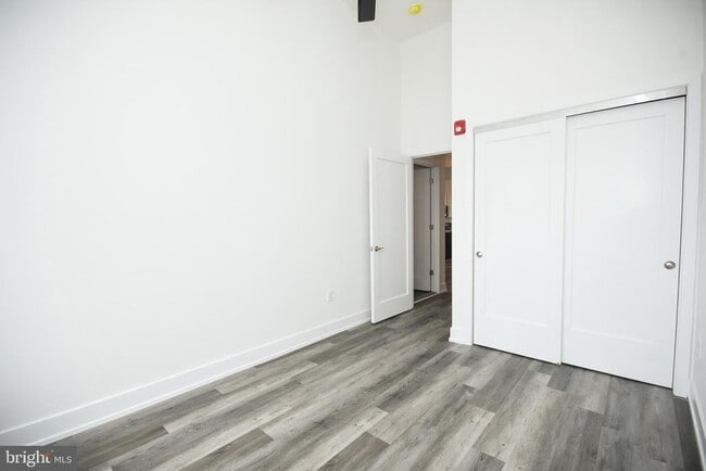 Building Photo - 6164 Ridge Ave