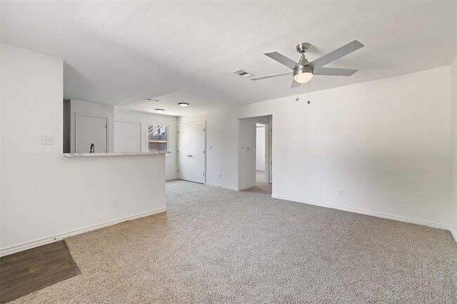 Building Photo - 9903 Roxanna Dr