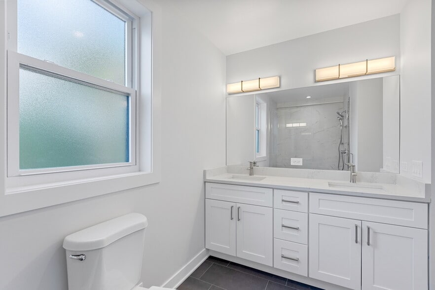 Building Photo - 6423 N Washtenaw Ave