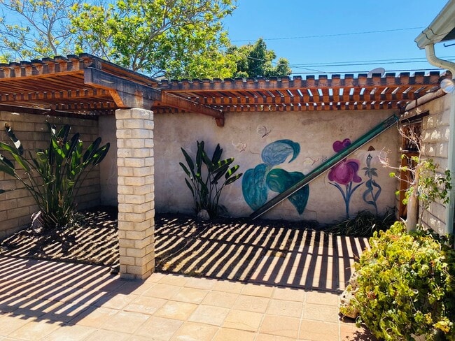 Building Photo - Spacious 3 Bed | 2 Bath Home – Less Than 1...