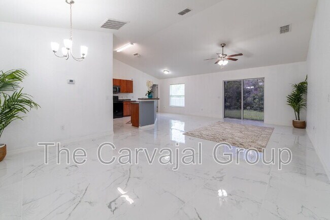 Building Photo - 5107 SW 165th St Rd