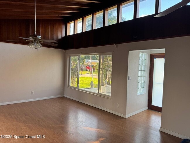 Building Photo - 2530 Vernon Dr NE