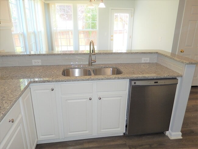 Building Photo - 304 Millicent Way