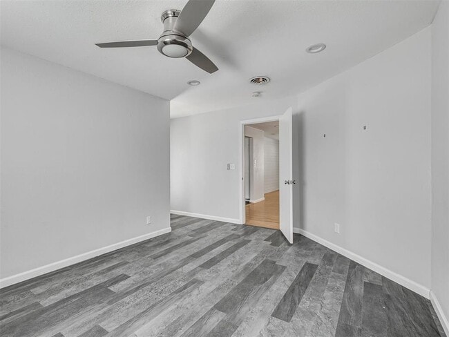 Building Photo - 1222 Westlawn Dr