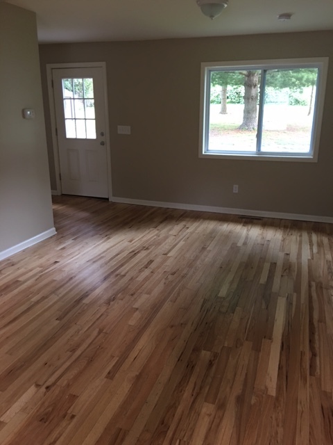 Building Photo - 3 bdrm/1 bath cottage-style home