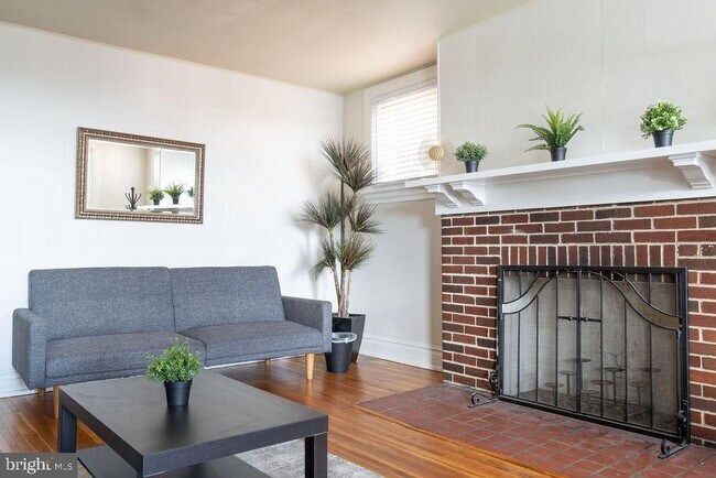 Building Photo - 315 Frederick St