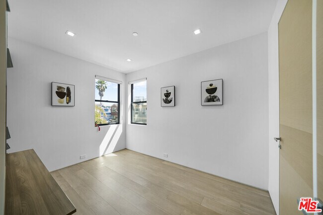 Building Photo - 1500 Ocean Dr