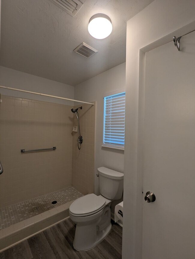 Building Photo - 2 bedroom/ 2 bath in Turkey Creek Forest
