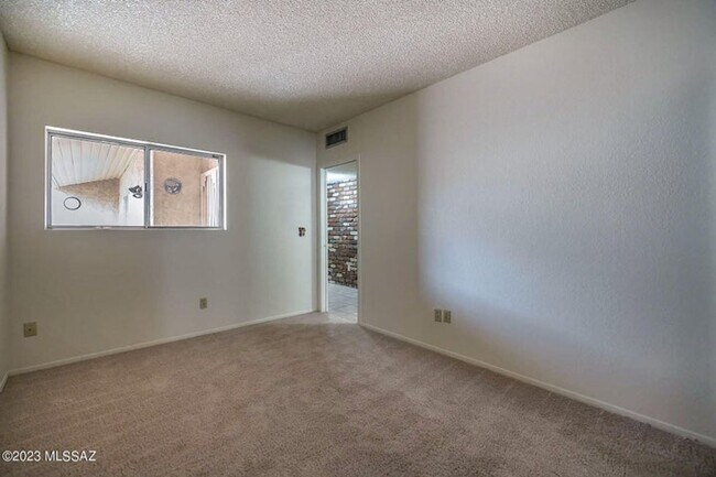 Building Photo - Affordable 2 Bedroom 2 Bath Townhome Near ...