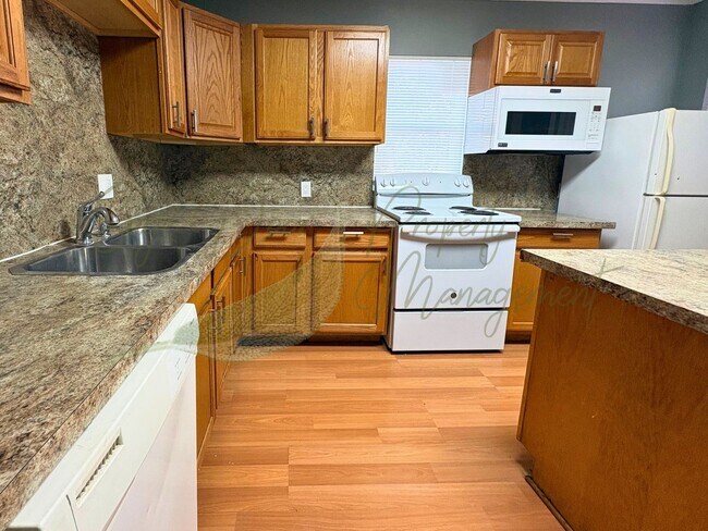 Building Photo - AVAILABLE NOW!!!!!