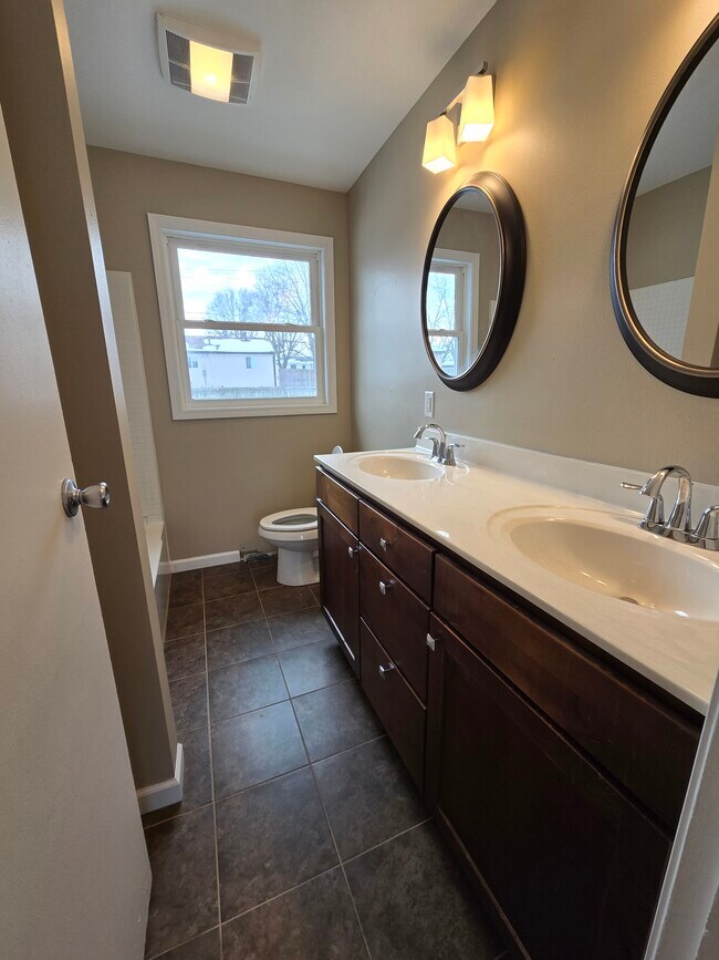 Building Photo - 2125 Hollywood Blvd