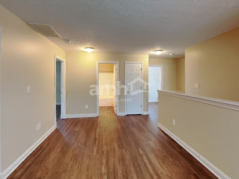 Building Photo - 10430 Wintergreen Way