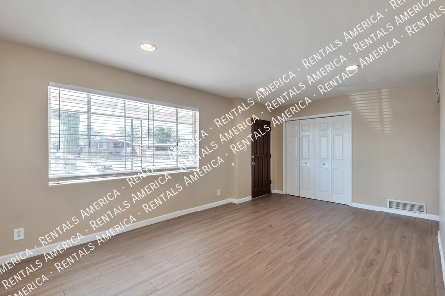 Building Photo - 2606 N Tyndall Ave