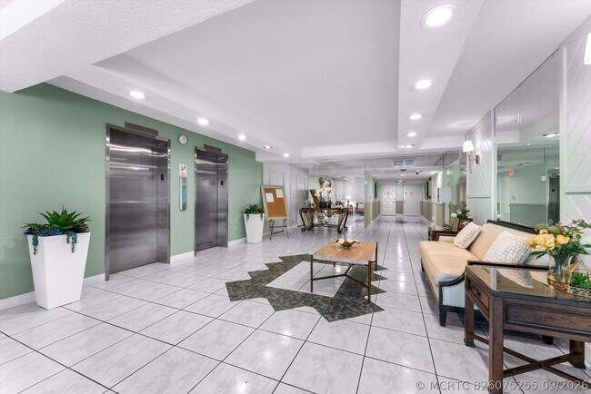 Building Photo - 3051 N Course Dr