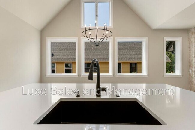 Building Photo - 4136 Abbey Pk Dr