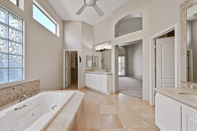 Building Photo - 6057 E Campo Bello Dr