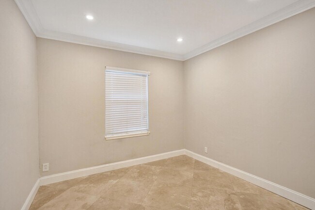 Building Photo - 1145 NE 12th Ave