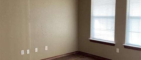Building Photo - 10910 Shady Oaks Dr