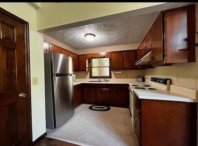 Building Photo - 680 Chalet Village Dr