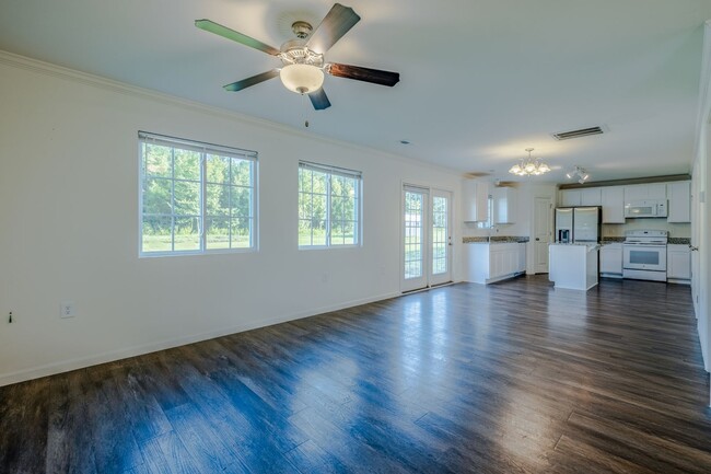 Building Photo - Like new construction 2 story home 4 bedro...