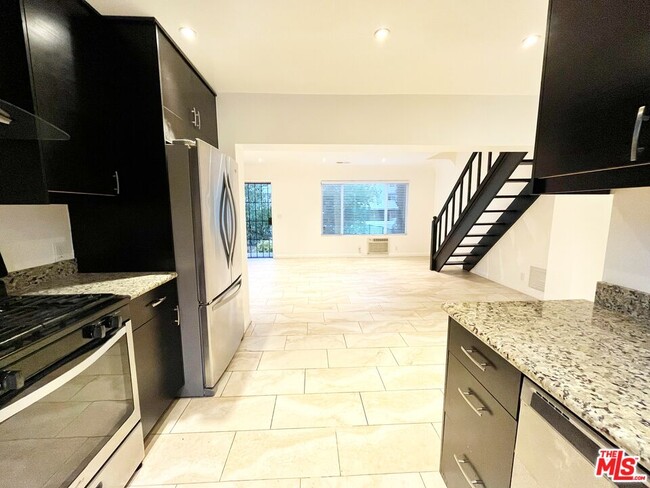 Building Photo - 14744 Magnolia Blvd