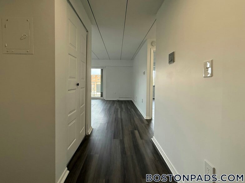 Building Photo - 53 Hill Rd