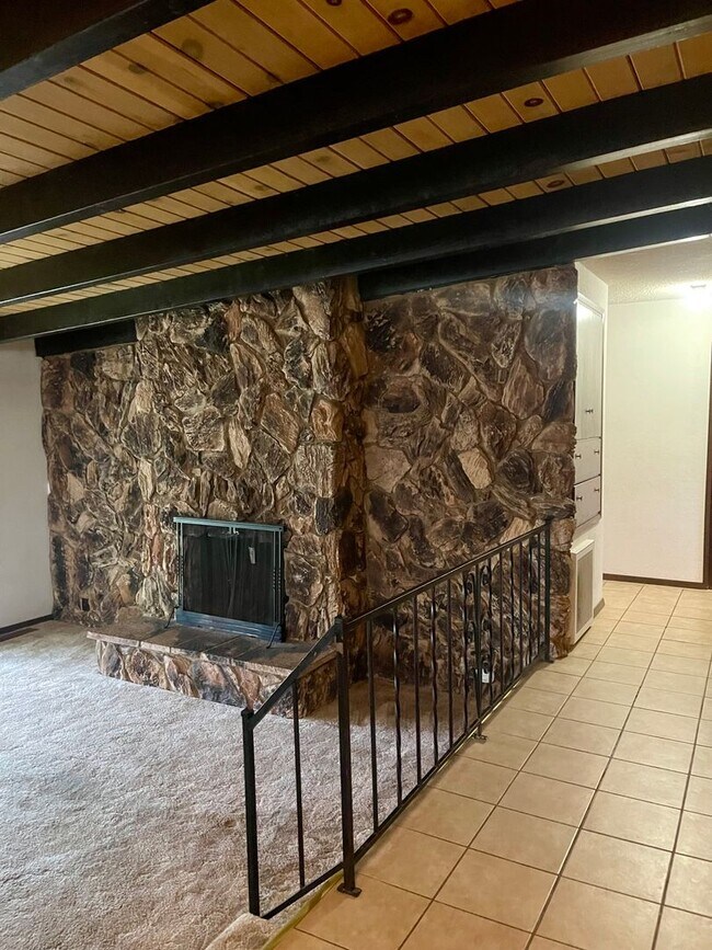 Building Photo - CHARMING 3 BED 2 BATH HOUSE WITH NEW HVAC, ROOF & LARGE FENCED BACKYARD