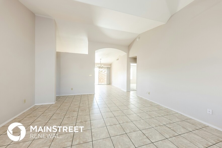 Building Photo - 18437 N 8th Pl