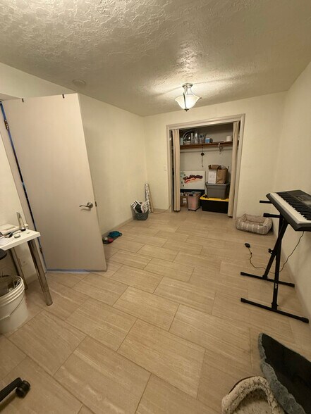 Building Photo - 2802 SE 67th Ave