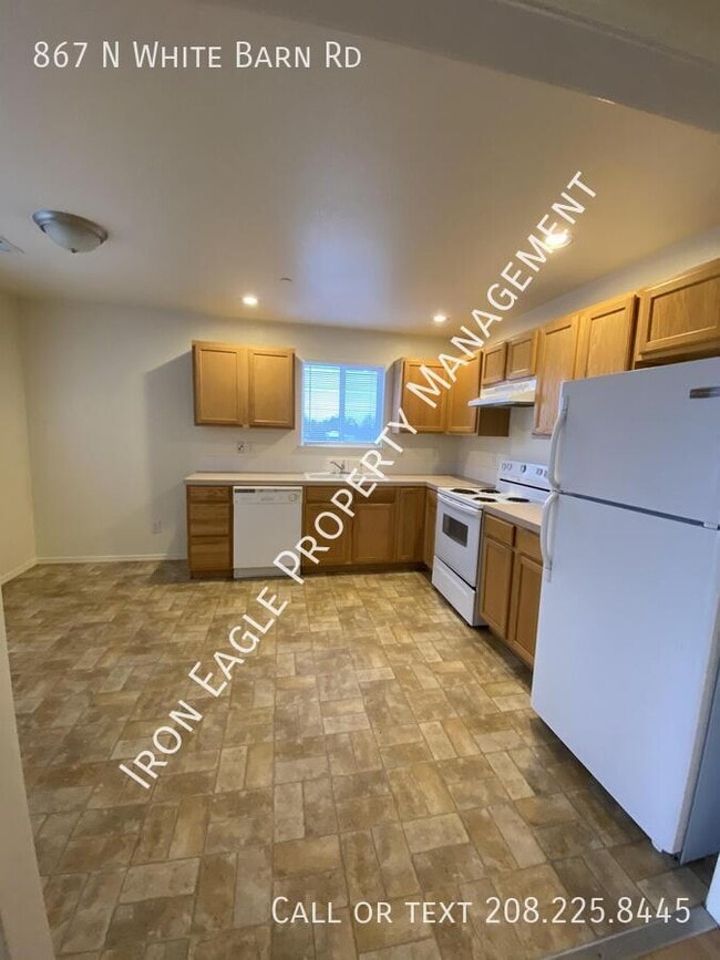 Building Photo - 867 N White Barn Rd