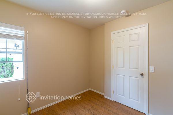 Building Photo - 819 W 148th Pl