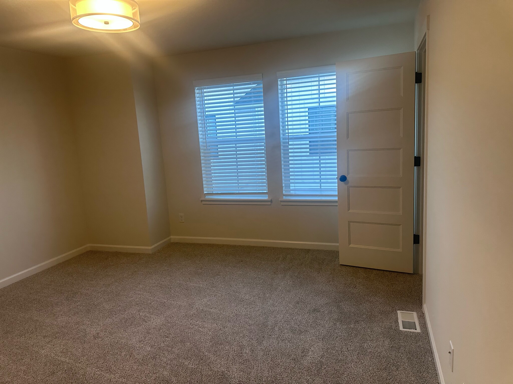 Building Photo - 12113 127th Ave E