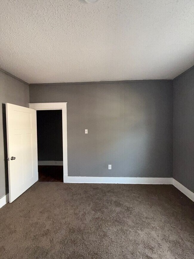 Building Photo - 1547 E McLemore Ave