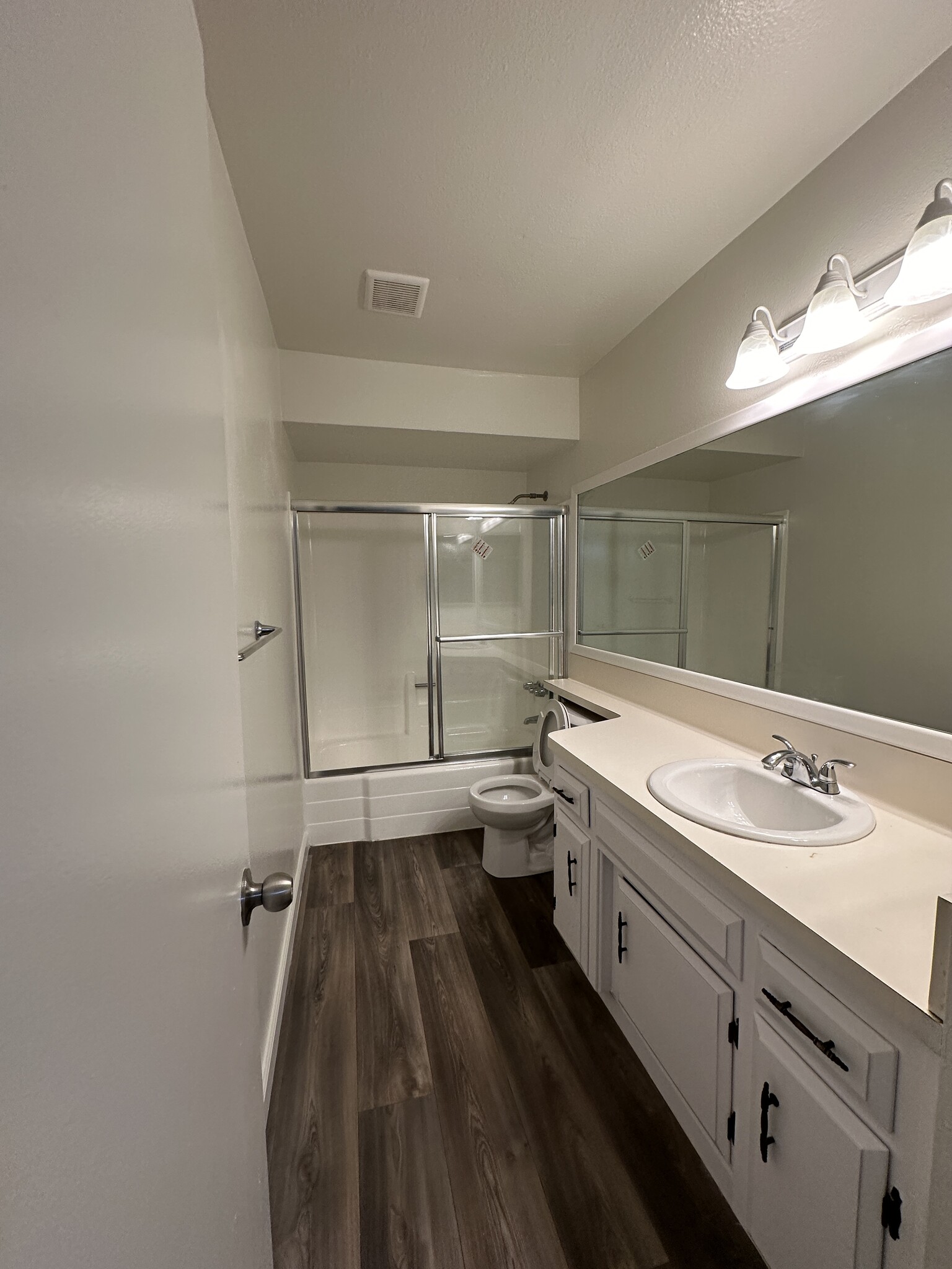 Bathroom with Tub - 4804 Maybrook Ave