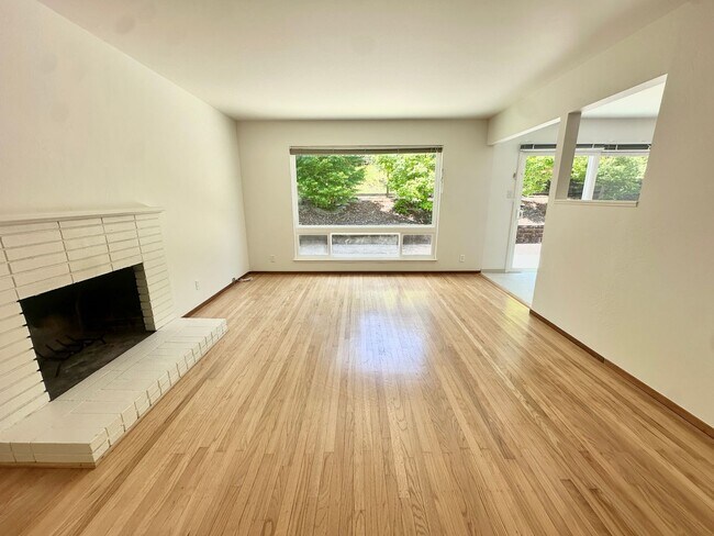Building Photo - Charming Terra Linda Home in San Rafael