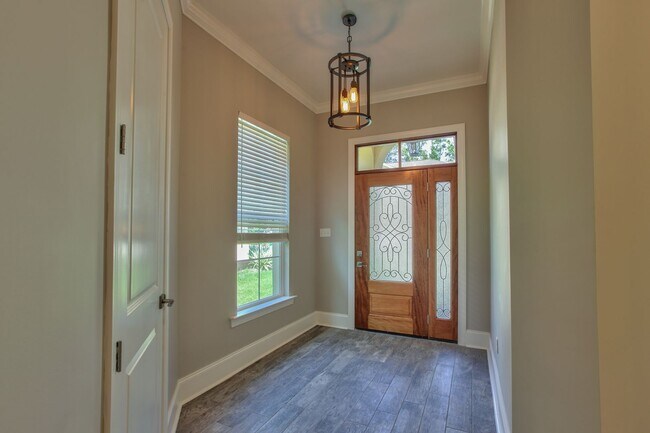 Building Photo - Unbelievable 3 Bedroom 3 Bathroom Upscale Town Home