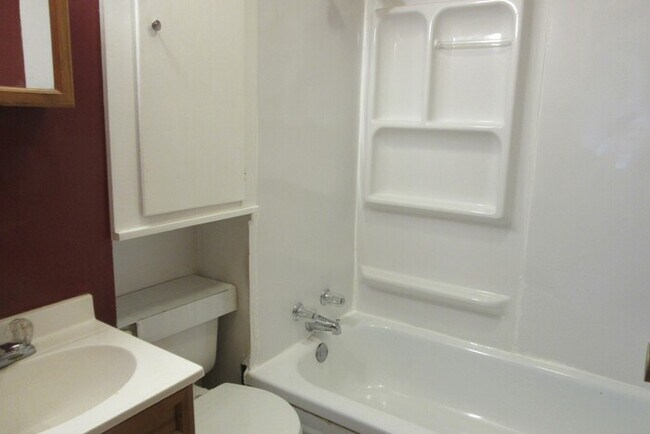 Building Photo - Cute 1 Bedroom Home on Eastside