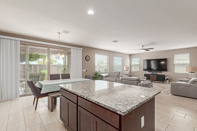 Building Photo - STUNNING 2 story home in Mesa! Plenty of s...